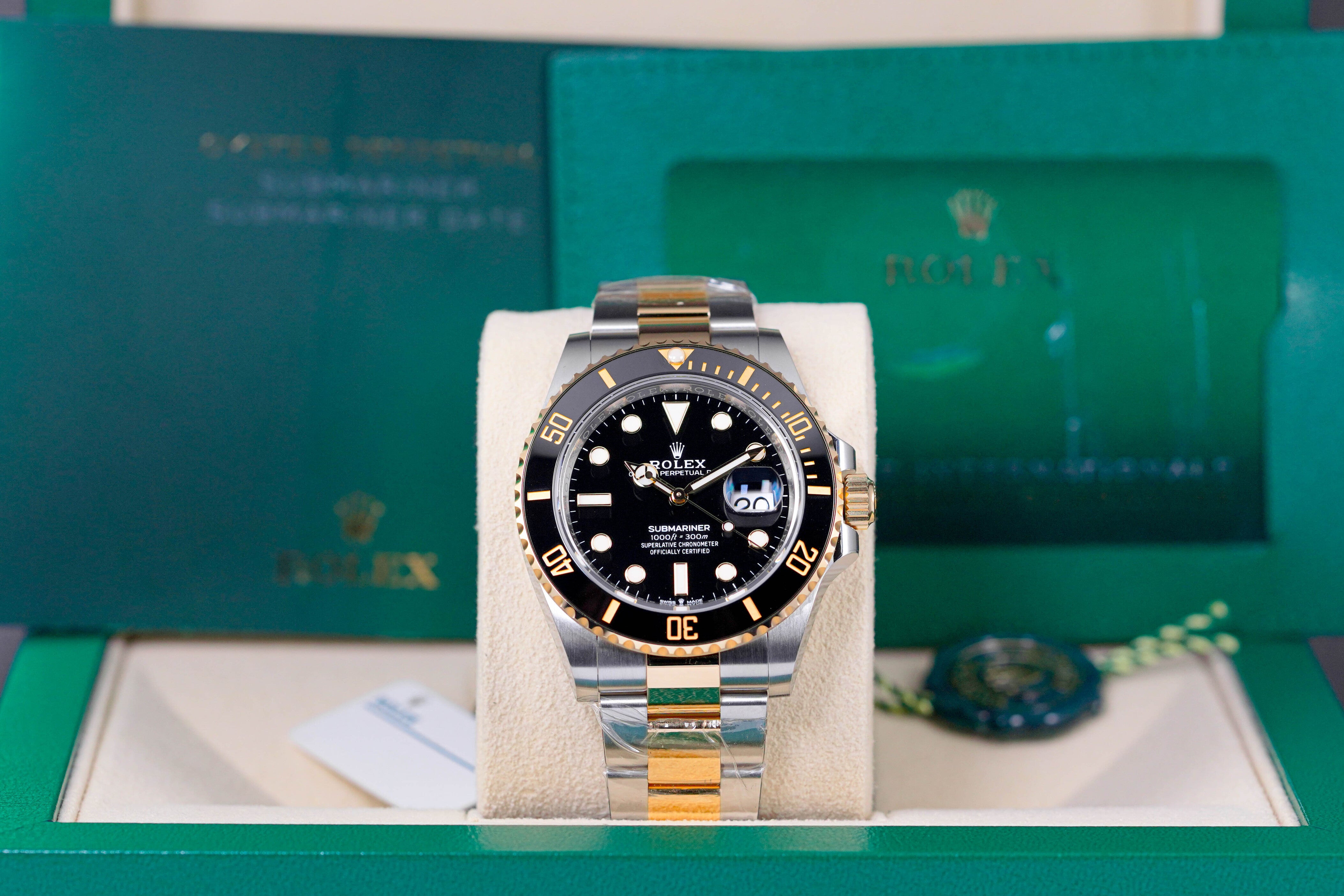 SUBMARINER DATE 41MM TWOTONE YELLOWGOLD BLACK DIAL (2022)