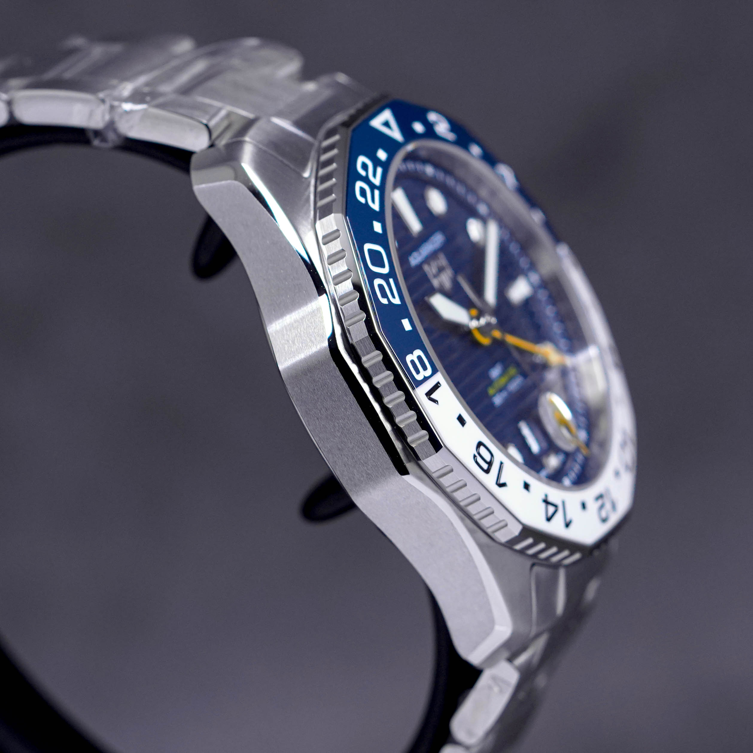 AQUARACER 300M CALIBRE 7 GMT 'SMURF' (2023)