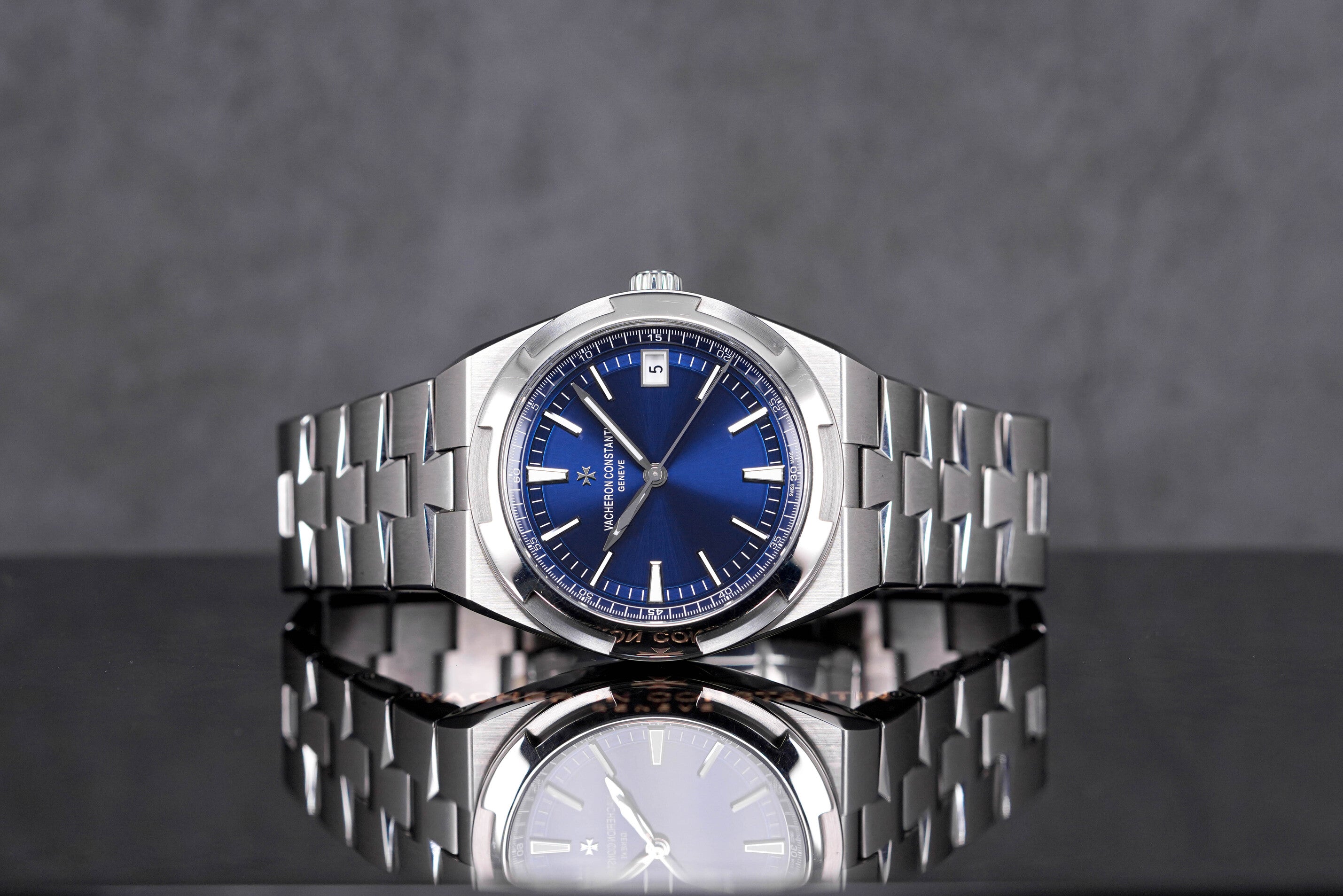 OVERSEAS BLUE DIAL (2021)