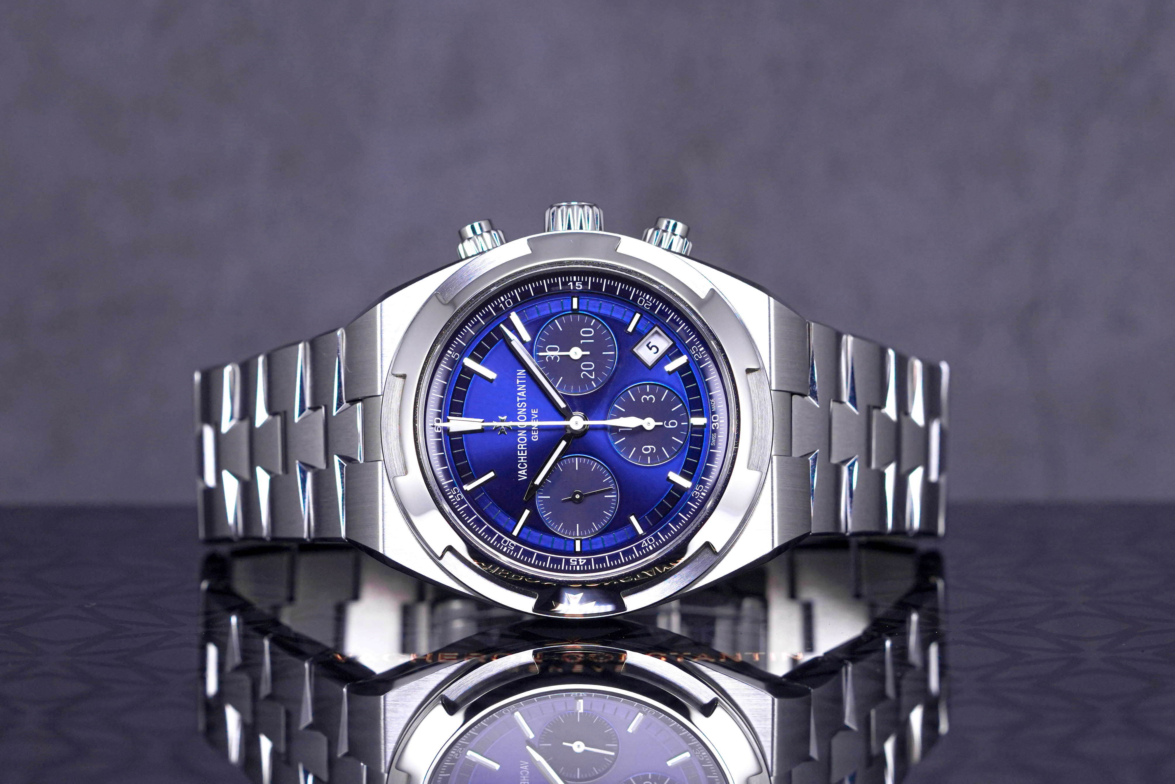 OVERSEAS CHRONOGRAPH BLUE DIAL (2022)