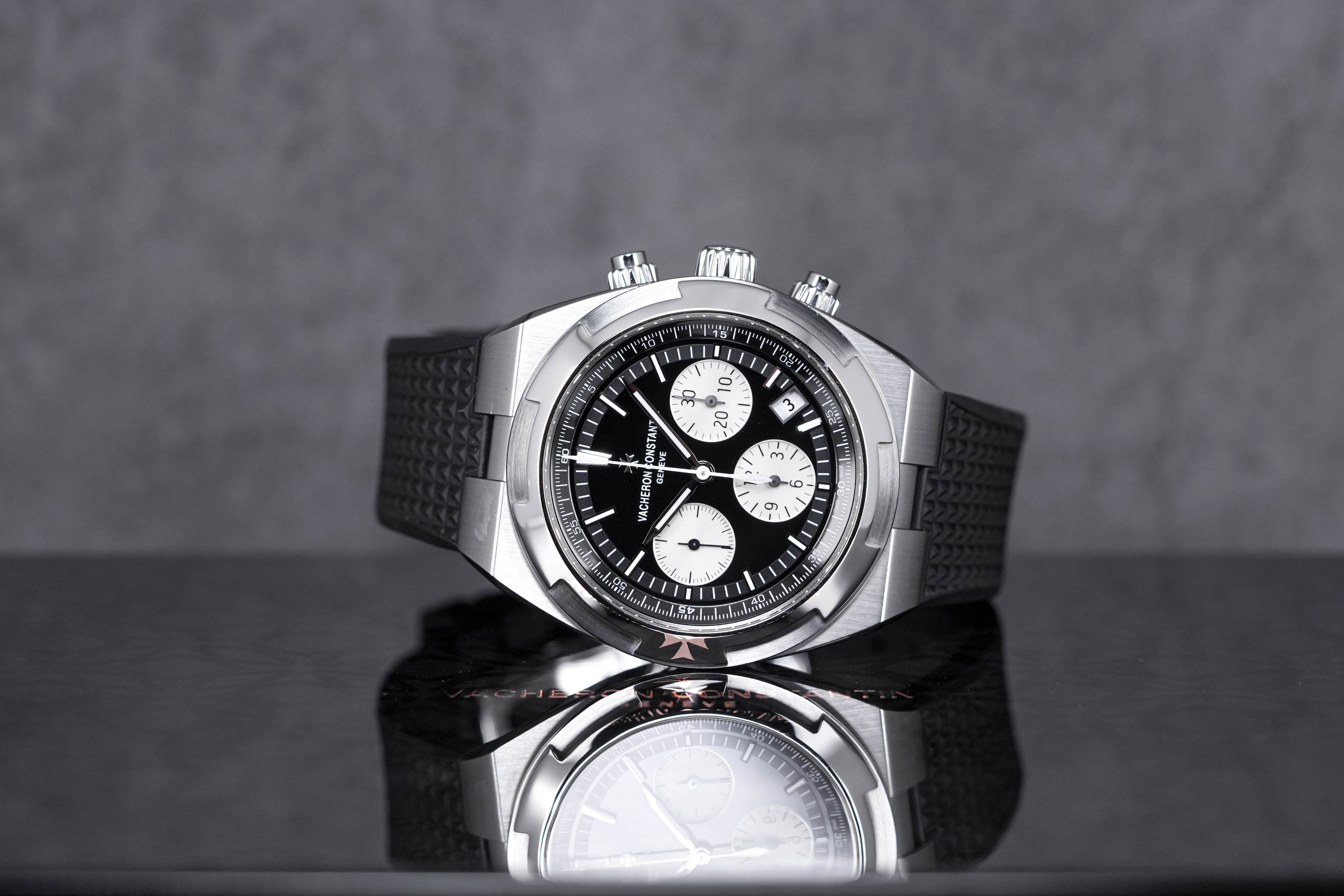 OVERSEAS CHRONOGRAPH BLACK DIAL (2022)