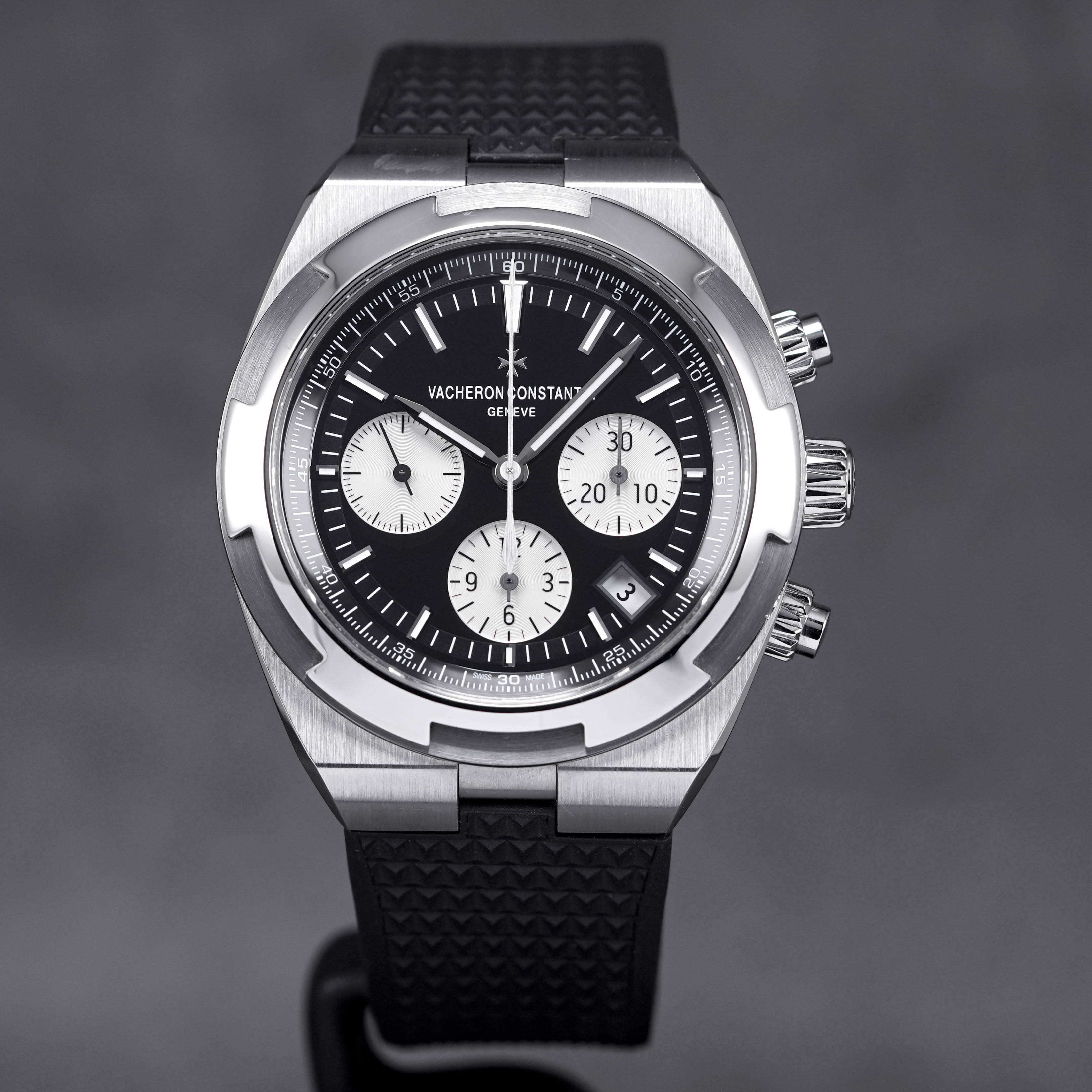 OVERSEAS CHRONOGRAPH BLACK DIAL (2022)